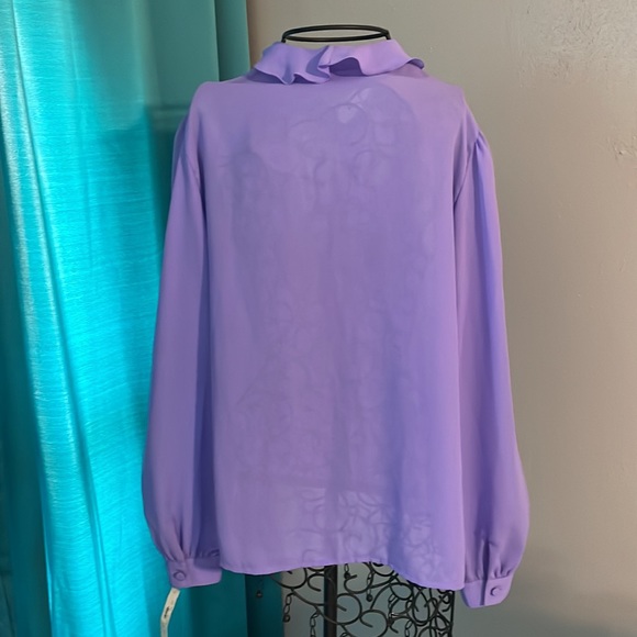 NWT Vintage Lilac blouse with covered buttons. - Picture 2 of 7